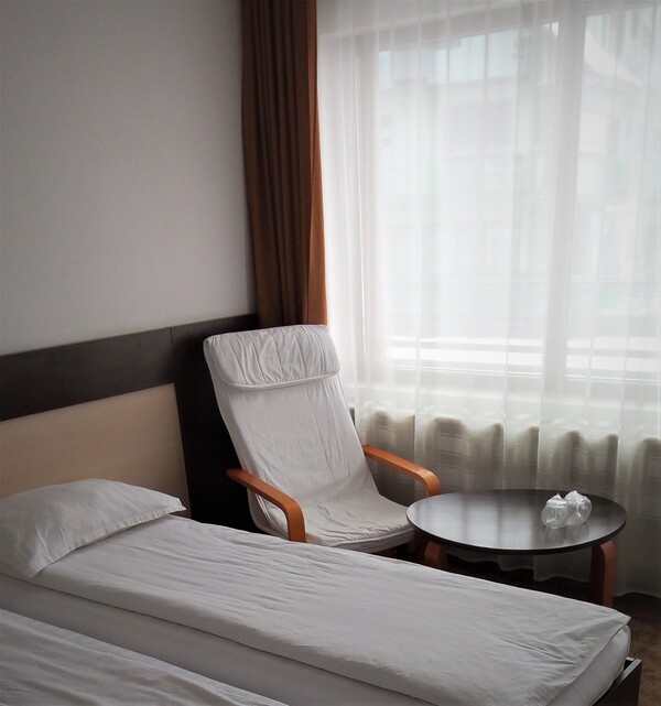 lumina-din-spatele-perdelei-miez-de-mine-43_thumb